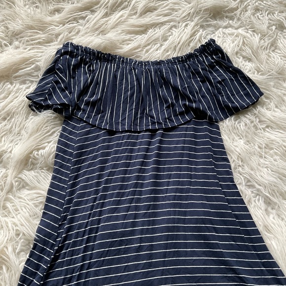 Abercrombie & Fitch Ruffle Off-The-Shoulder Dress - Picture 8 of 9